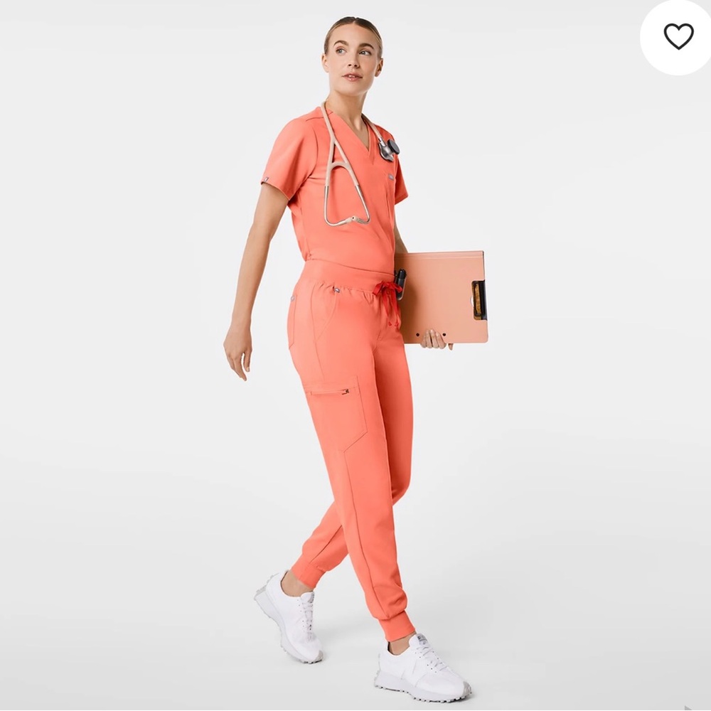 Figs scrub set Sunset Drift Zamora joggers & Catarina top. Small.